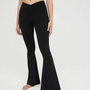 High Waisted Crossover Flare Legging
OFFLINE By Aerie Real Me) Size L short